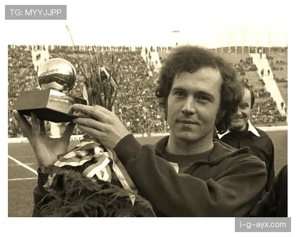 贝肯鲍尔经典战役重现:战术巨匠铸就足球史上的不朽传奇 贝肯鲍尔经典战役重现:战术巨匠铸就足球史上的不朽传奇