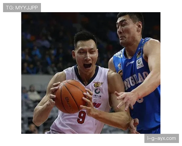 易建联一开口谈钱就尴尬了，场上猛男，场下却像村里老大爷？